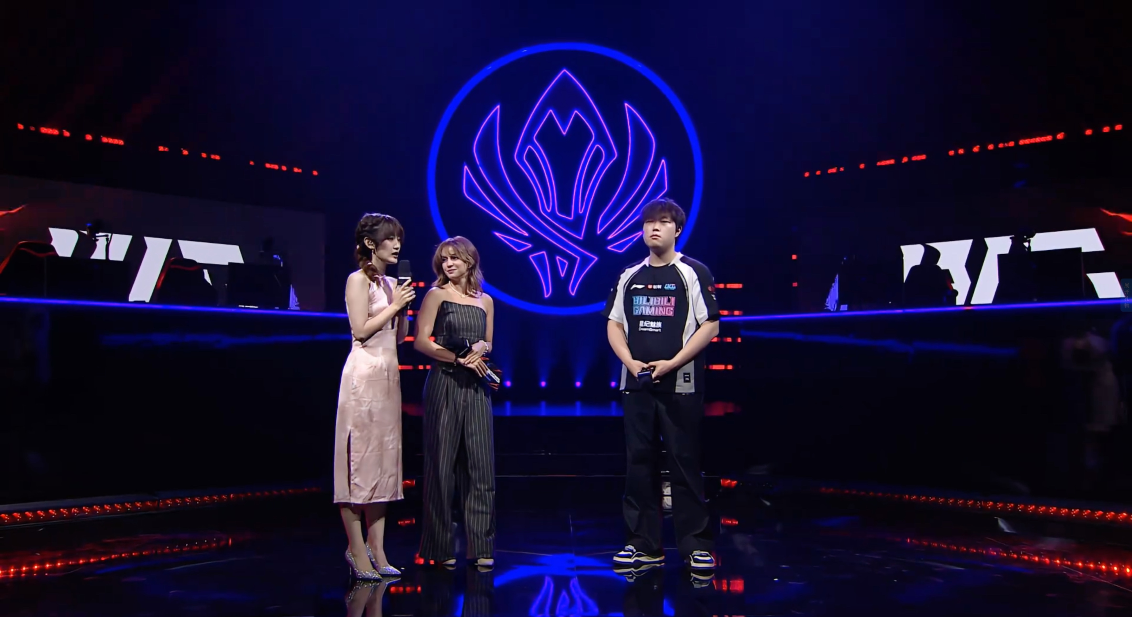 LPL明星选手受伤退赛,引发热议 LPL明星选手受伤退赛,引发热议