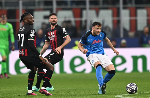 那不勒斯碾压荷兰,格纳布里关键制胜 那不勒斯碾压荷兰,格纳布里关键制胜