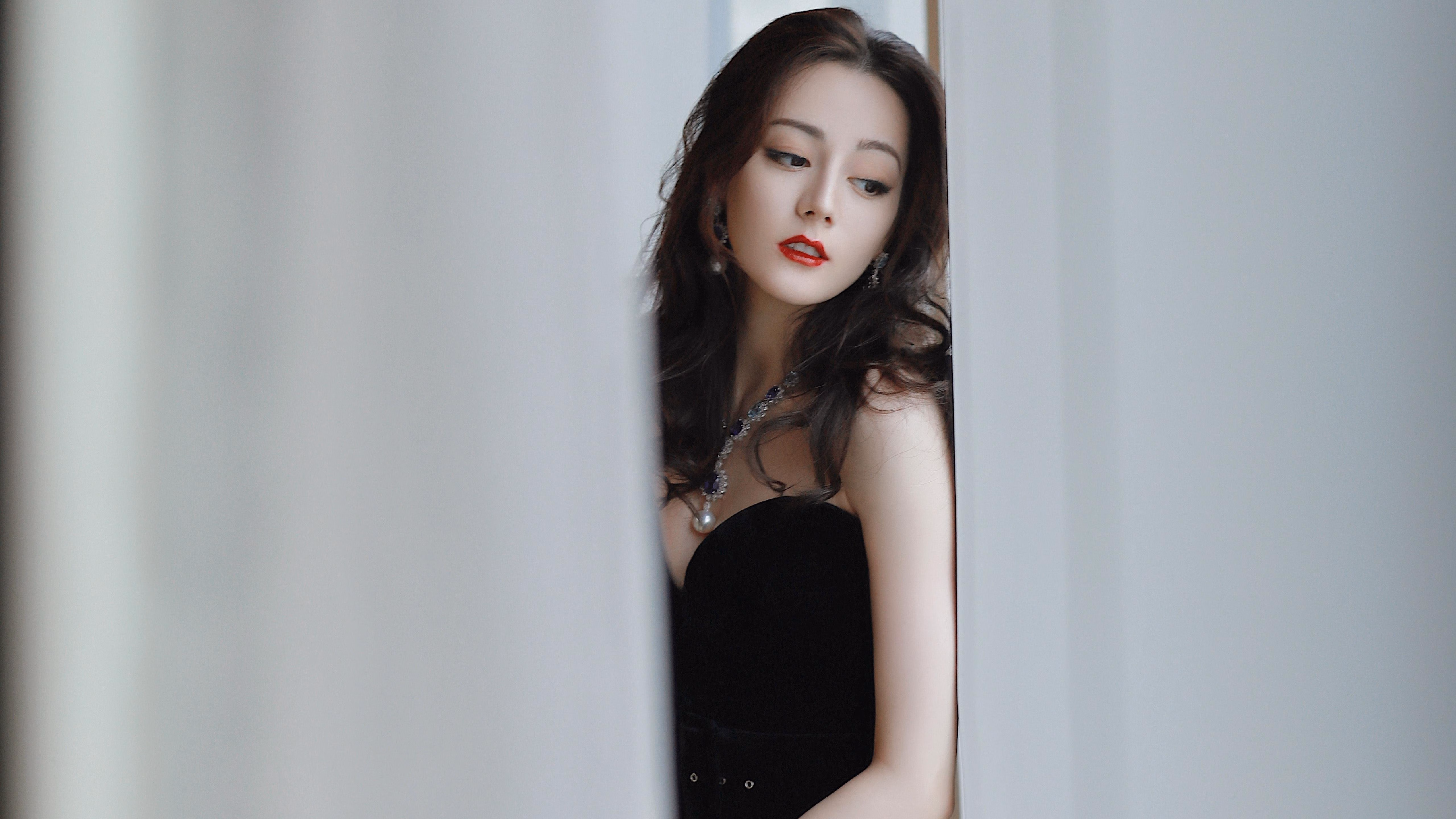 铁幕与定海神针，独行侠筑起防守高墙，浓眉稳定输出撑起球队脊梁