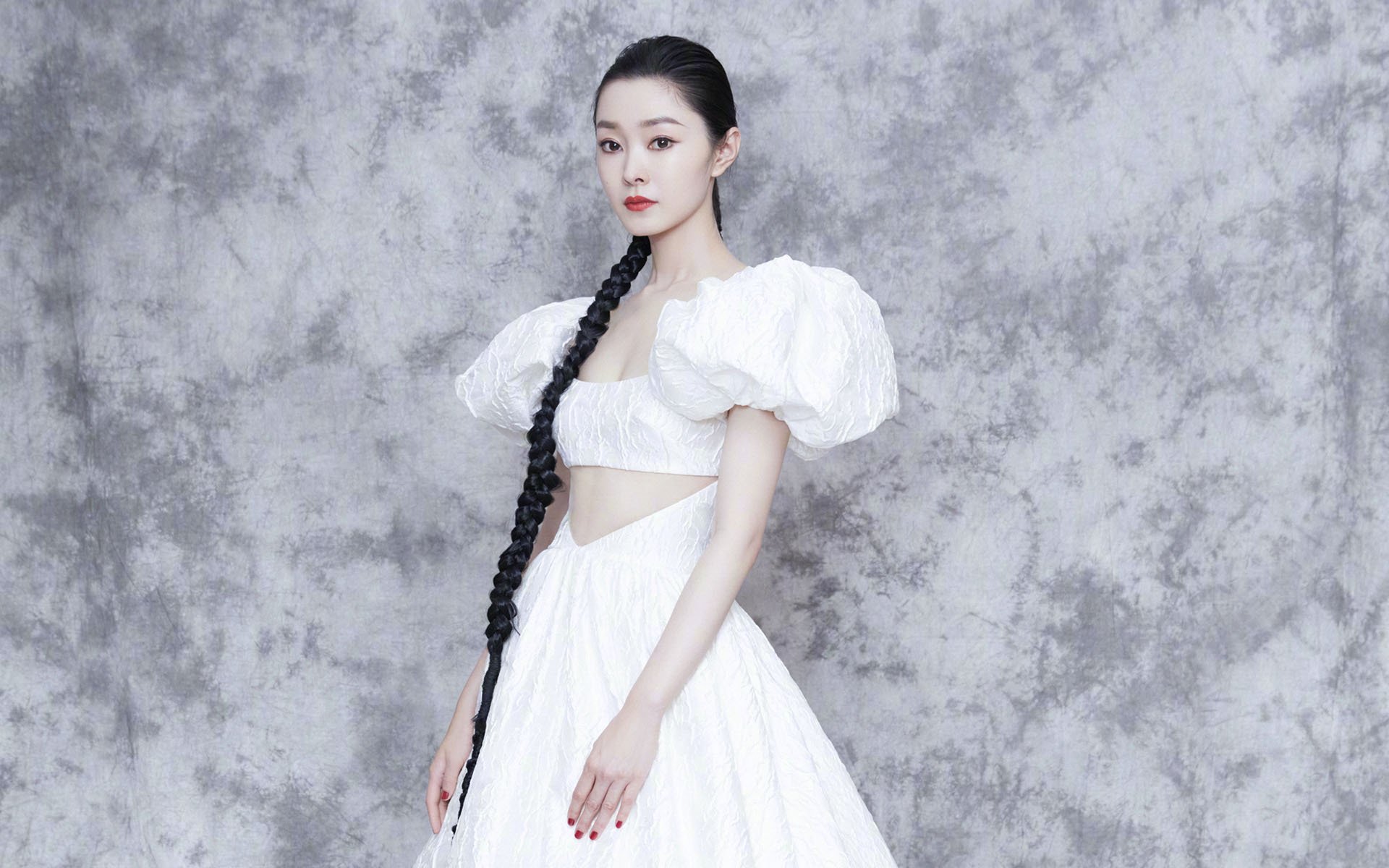 看到您给出的关键词组合，一种极具戏剧张张力和想象空间的场景立刻浮现出来。这显然不是一个常规的现实事件，而是一个能够激发无限创作灵感的架空设定。让我们从标题开始，为您构思这个独一无二的故事